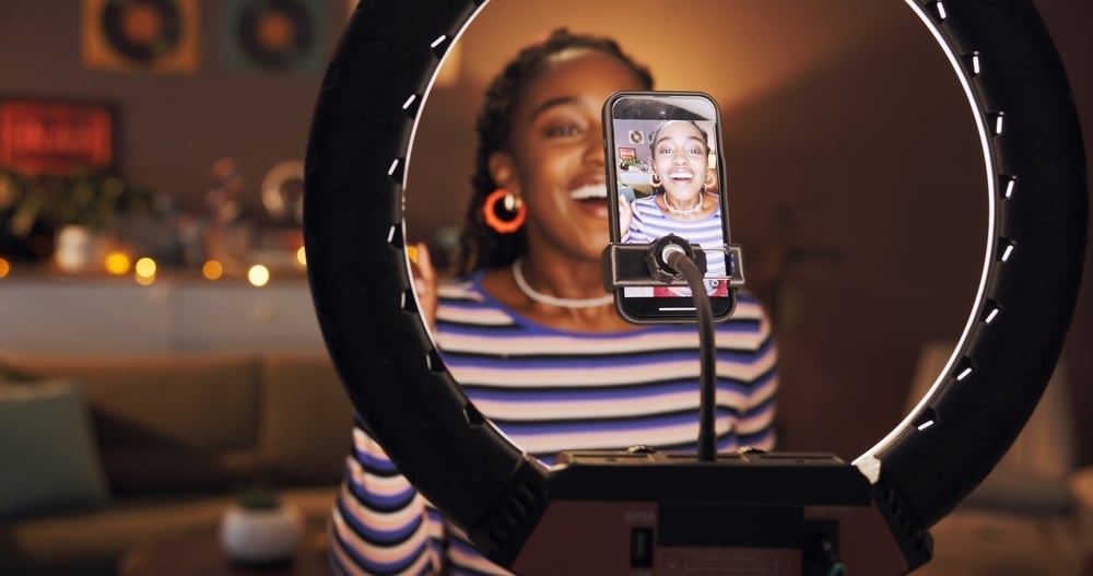 influencer talking to phone camera with ring light