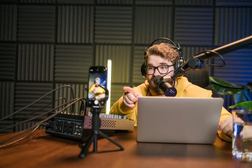 youtuber recording youtube video